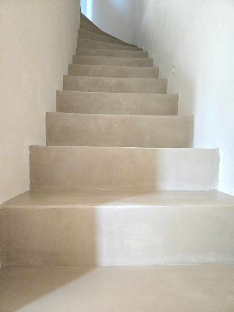 Escaliers en béton ciré — Enduits décoratifs (1/4)