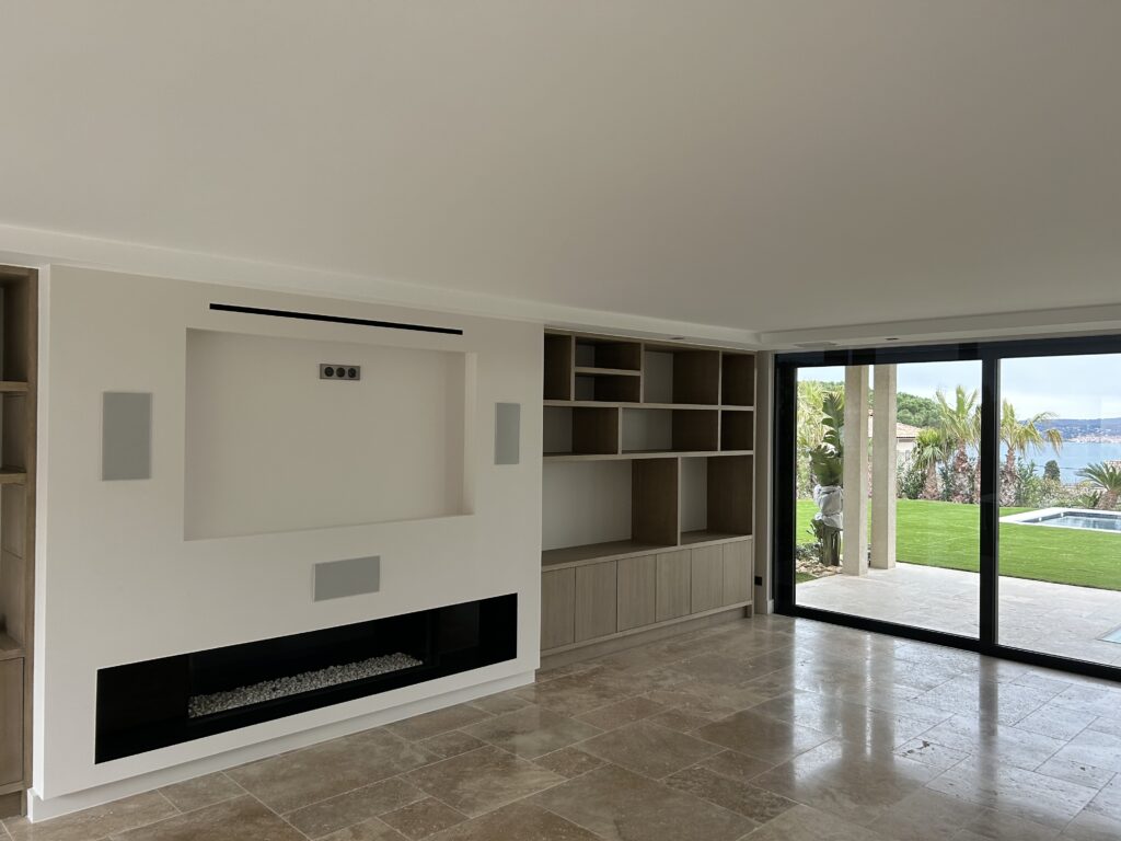 Villa lumineuse — Peinture traditionnelle (1/3)