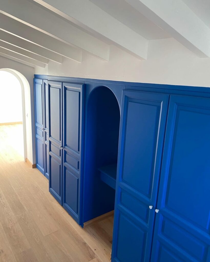 Maison colorée — Peinture traditionnelle (1/5)